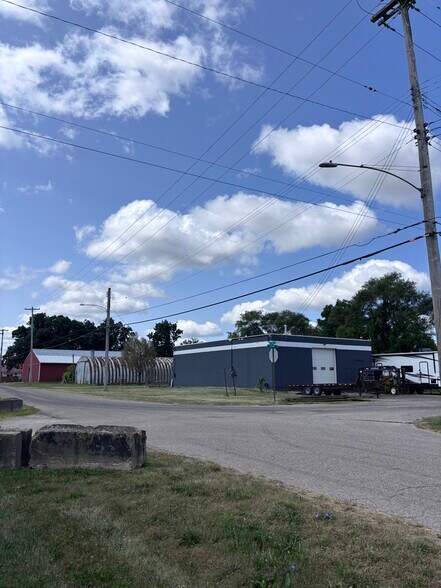 816 E Howe Ave, Lansing, MI for sale - Building Photo - Image 2 of 4