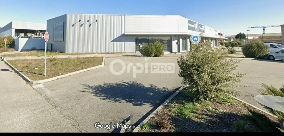 Retail in Orange for lease - Building Photo - Image 1 of 4