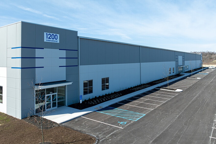 1200 International Drive - Building 1, Oakdale, PA for lease - Building Photo - Image 3 of 9