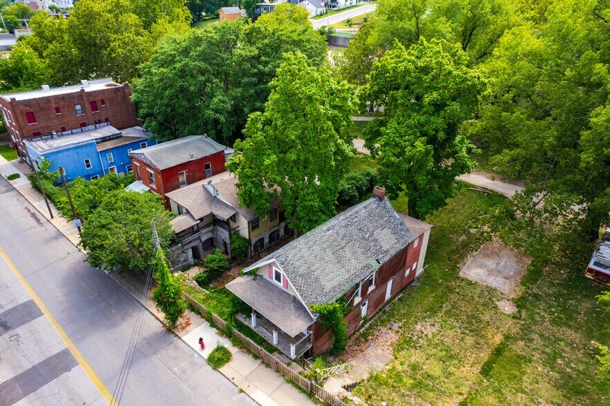 2018 Summit St, Kansas City, MO à vendre - Photo du bâtiment - Image 3 de 4