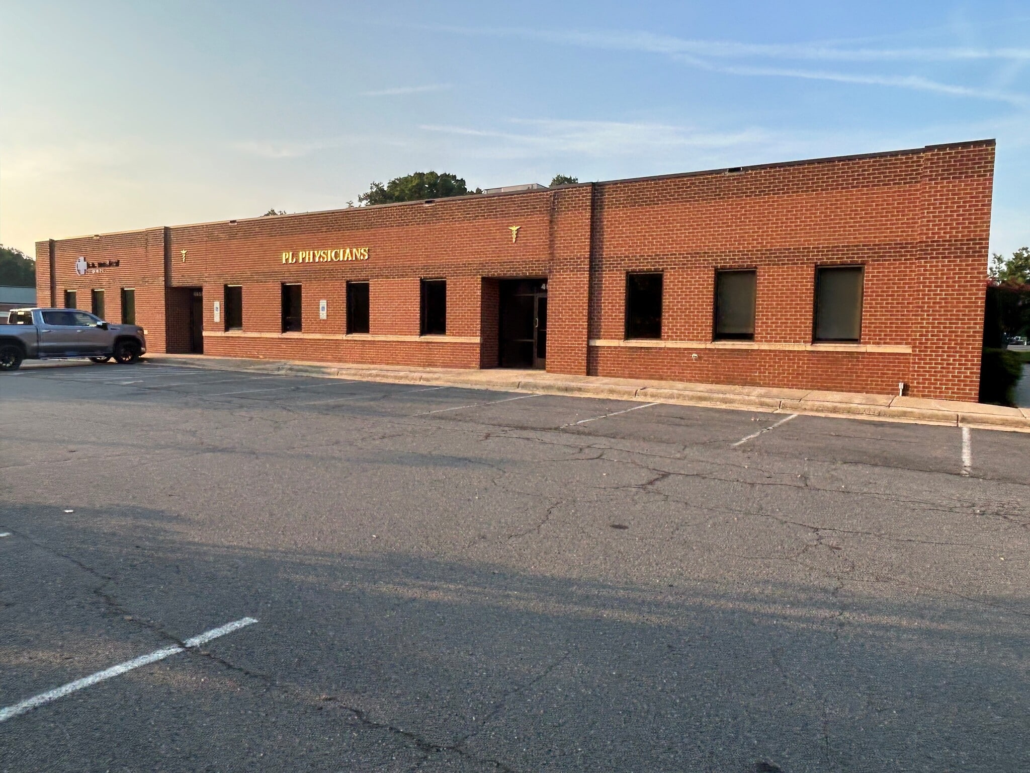 4550-4552 Empire Ct, Fredericksburg, VA for lease Building Photo- Image 1 of 9
