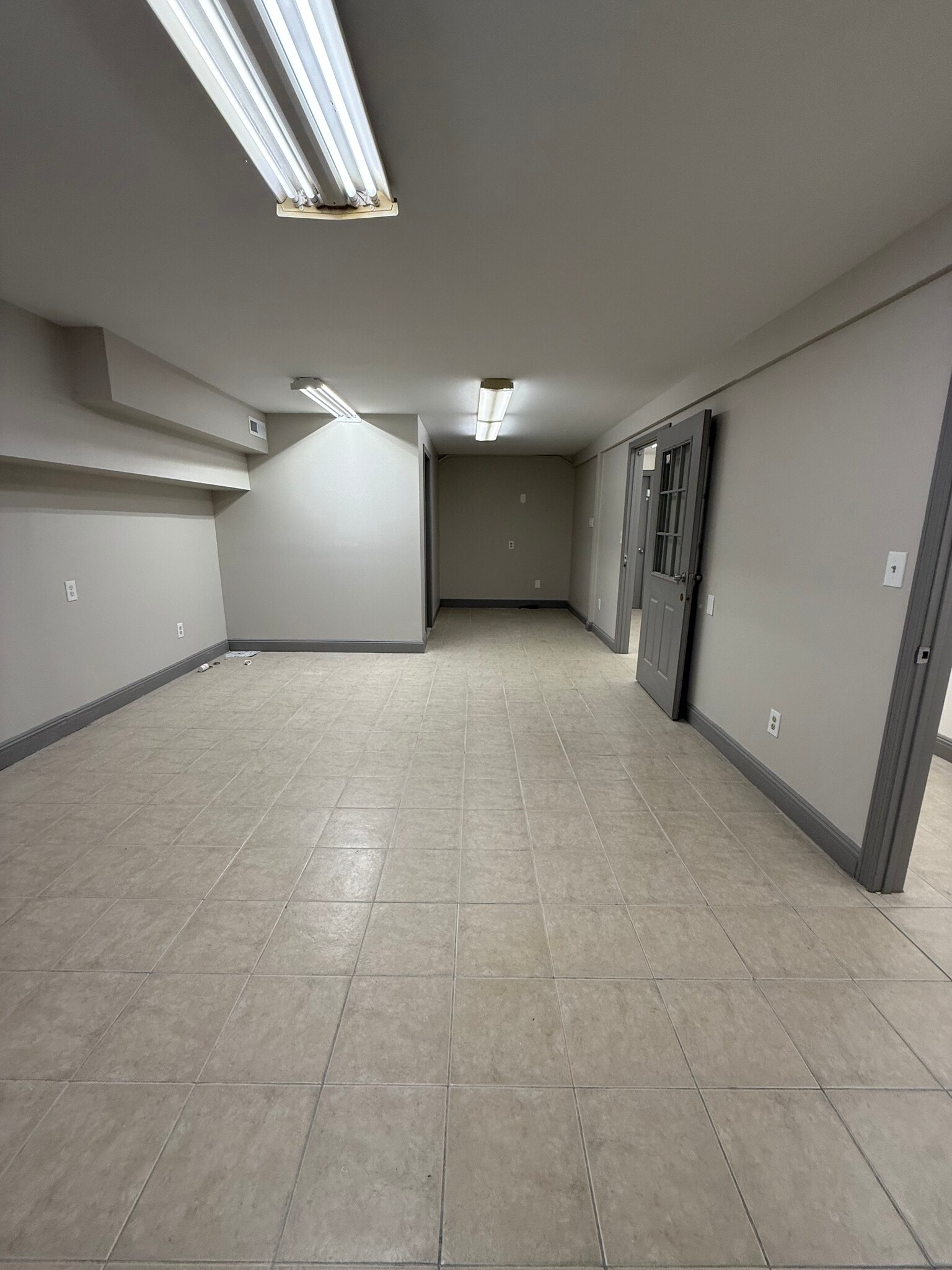 72-116 Knowlton St, Bridgeport, CT for lease Interior Photo- Image 1 of 11