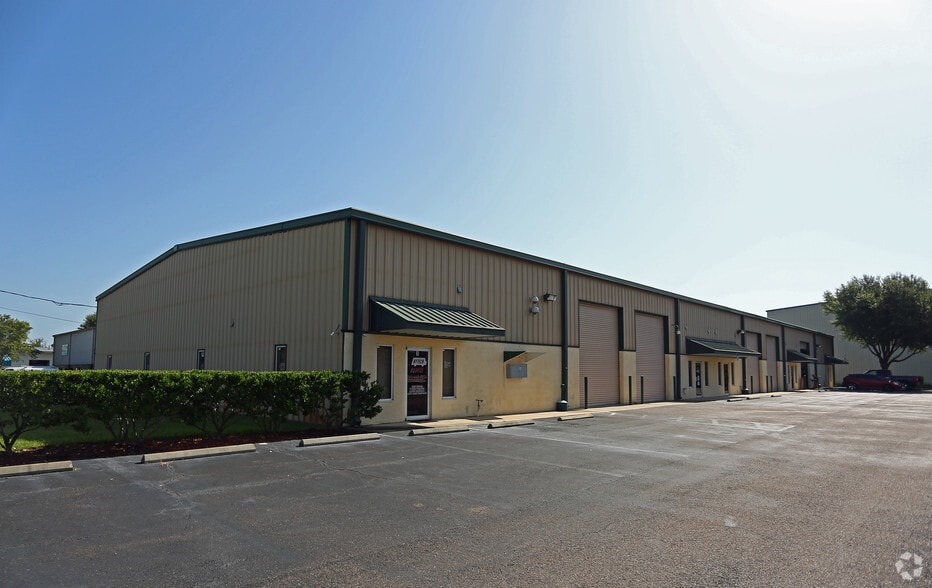 2446 Success Dr, Odessa, FL for lease - Building Photo - Image 3 of 8