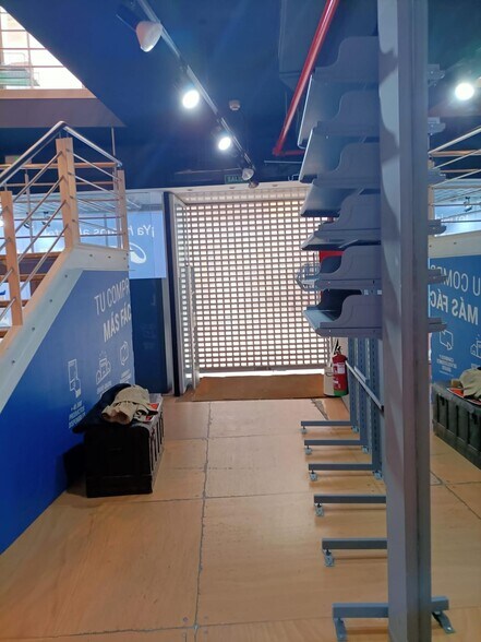 Commerce de détail dans Cáceres à louer - Photo du bâtiment - Image 3 de 10