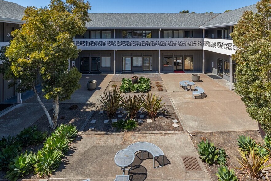 901-903 Sneath Ln, San Bruno, CA à louer - Photo du bâtiment - Image 3 de 5