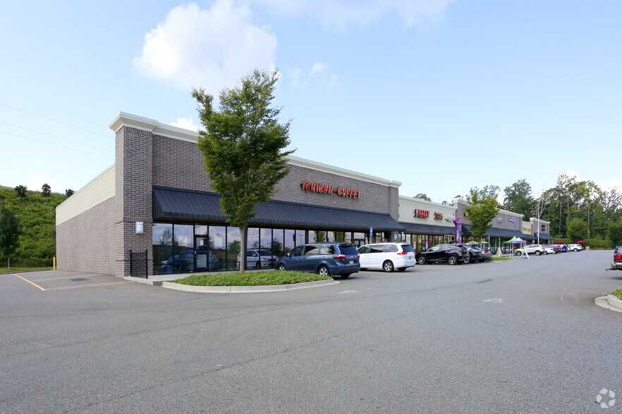 2210 Holly Springs Pky, Canton, GA à louer - Photo du bâtiment - Image 1 de 6