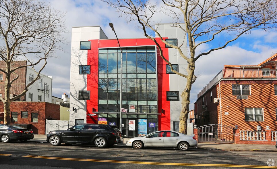 8746 20th Ave, Brooklyn, NY à vendre - Photo du bâtiment - Image 2 de 21