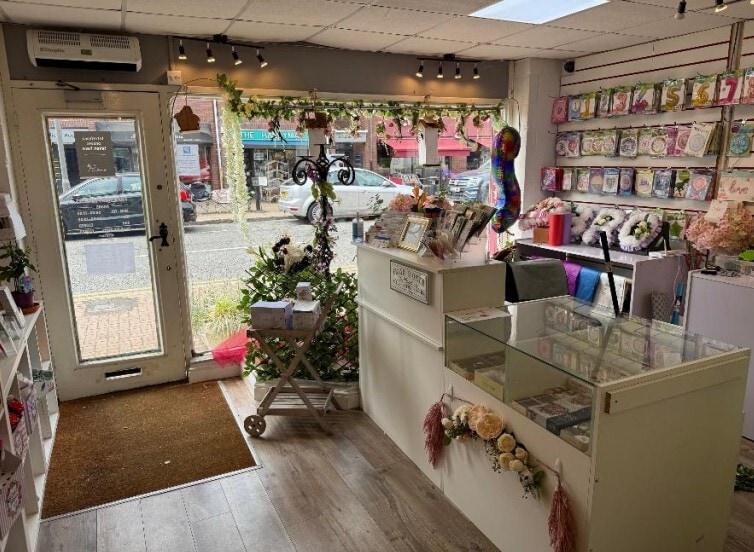 Shop 1, The Centre, Prospect House, The Broadway, Farnham Common à louer Photo intérieure- Image 1 de 2