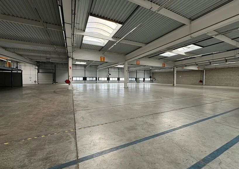 Industrial in Ferrières-en-Brie for lease - Building Photo - Image 2 of 7
