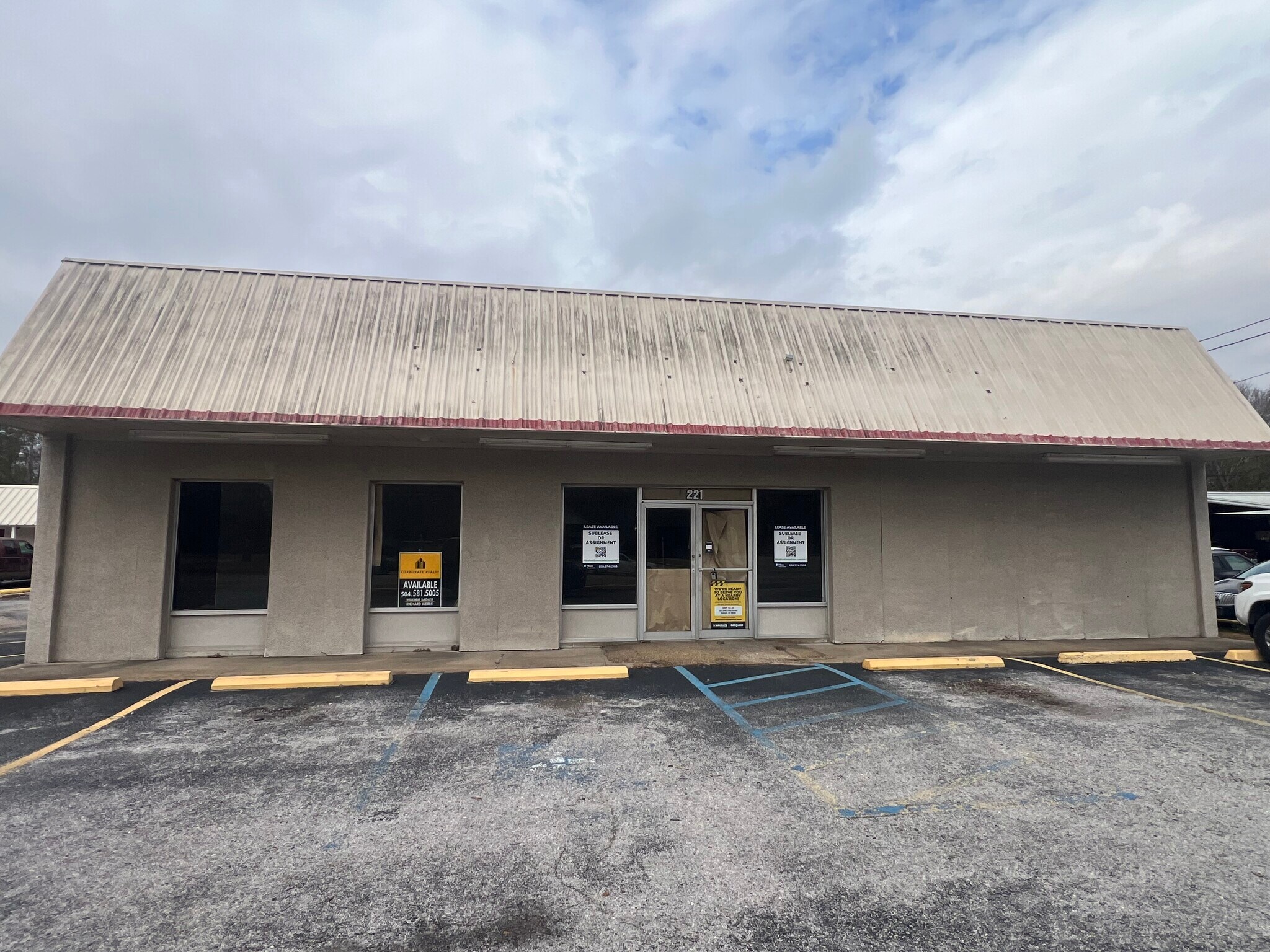 221 W Summers Dr, Abbeville, LA for lease Primary Photo- Image 1 of 3
