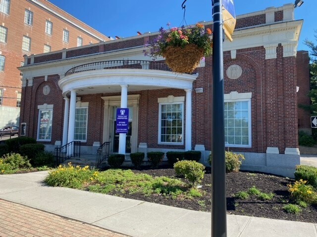 55 E Main St, Mount Kisco, NY à louer - Photo du bâtiment - Image 2 de 2