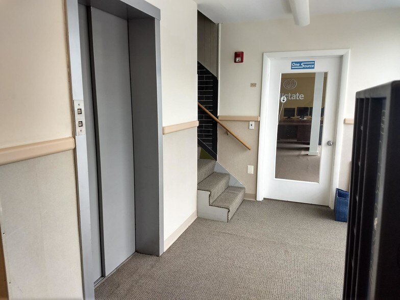 24 Danbury Rd, Wilton, CT à louer - Hall d’entrée - Image 3 de 12