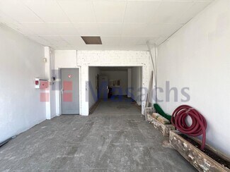 Plus de détails pour Multi-résidentiel à vendre