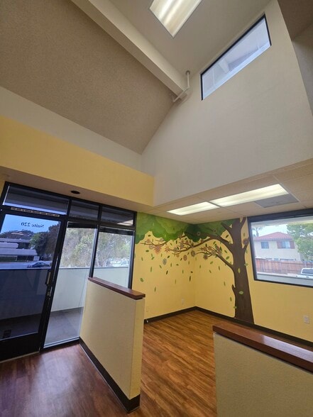 3892 State St, Santa Barbara, CA for lease - Building Photo - Image 2 of 32