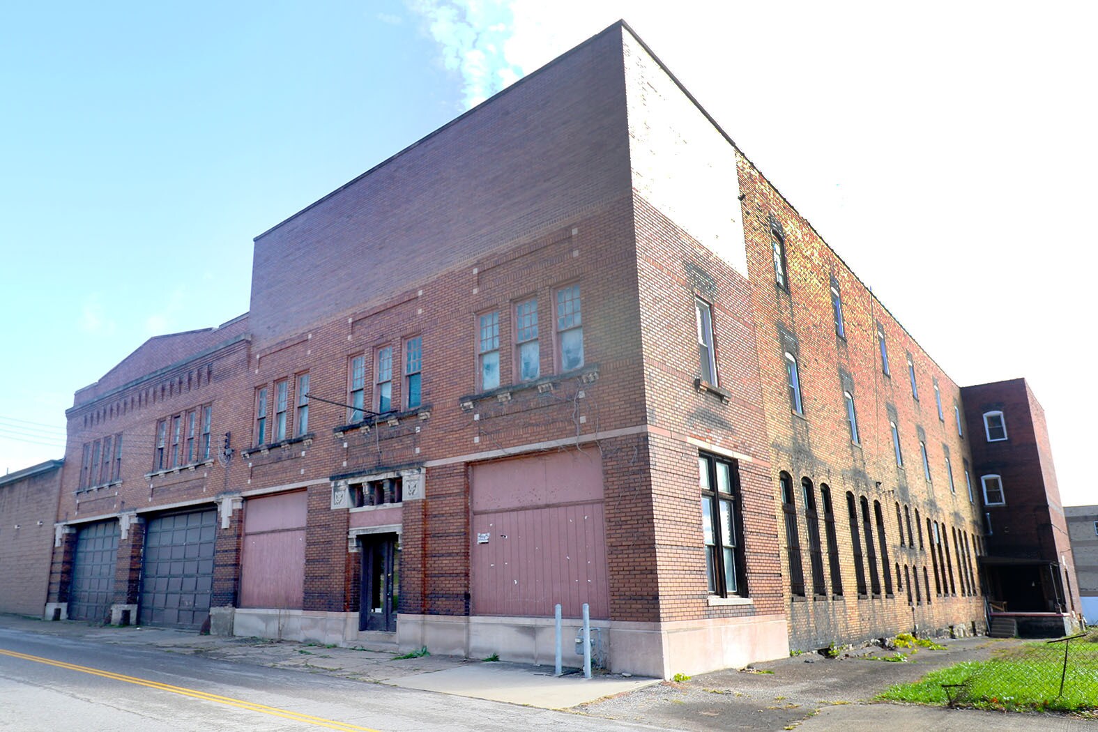 312 N 7th St, Steubenville, OH à vendre Photo du bâtiment- Image 1 de 63