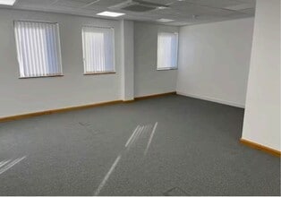 Smeaton Clos, Aylesbury for lease Interior Photo- Image 2 of 7