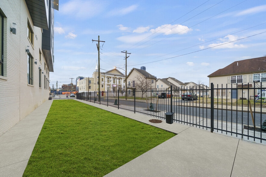 1000-1038 W Girard Ave, Philadelphia, PA for lease - Building Photo - Image 3 of 64