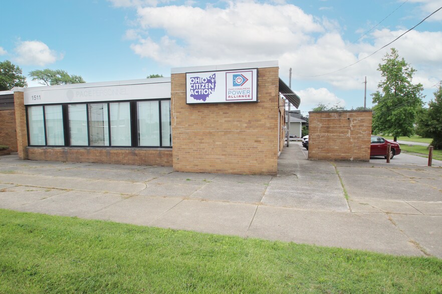 1511 Brookpark Rd, Cleveland, OH à louer - Photo du bâtiment - Image 3 de 12