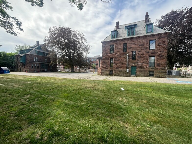 16 Claremont St, Worcester, MA for sale - Building Photo - Image 3 of 9