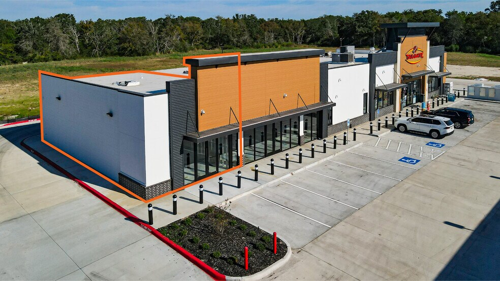 5688 Raymond Stotzer Pkwy, College Station, TX à louer - Photo du bâtiment - Image 2 de 8
