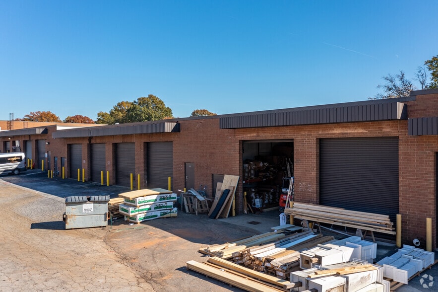 5865 Oakbrook Pky, Norcross, GA for lease - Building Photo - Image 3 of 5