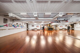 310-320 N Palm Canyon Dr, Palm Springs, CA for lease Interior Photo- Image 2 of 7