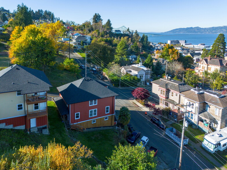 811 Franklin Ave, Astoria, OR à vendre - Photo du bâtiment - Image 2 de 26