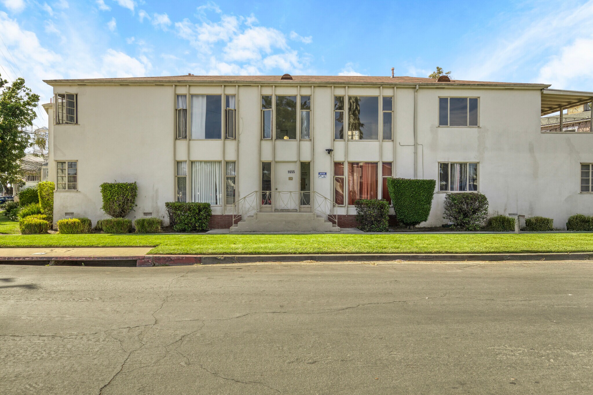 1655 Carmona Ave, Los Angeles, CA à vendre Photo principale- Image 1 de 22