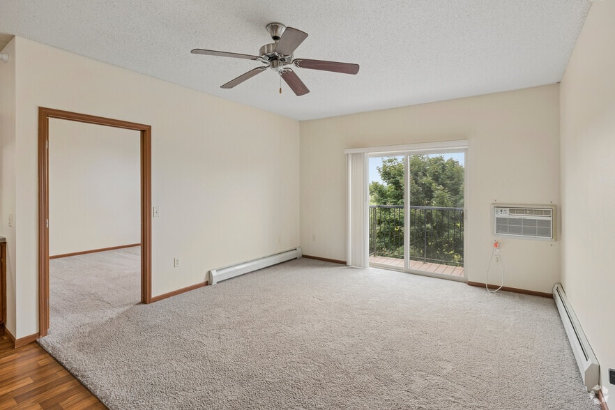 1531 7th Ave S, Sartell, MN for sale - Interior Photo - Image 3 of 24