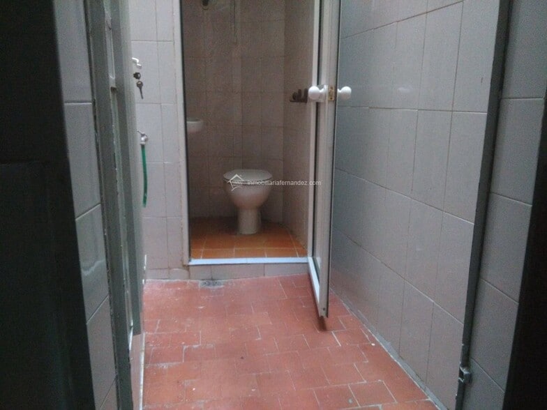 Retail in Cáceres for lease - Building Photo - Image 3 of 4