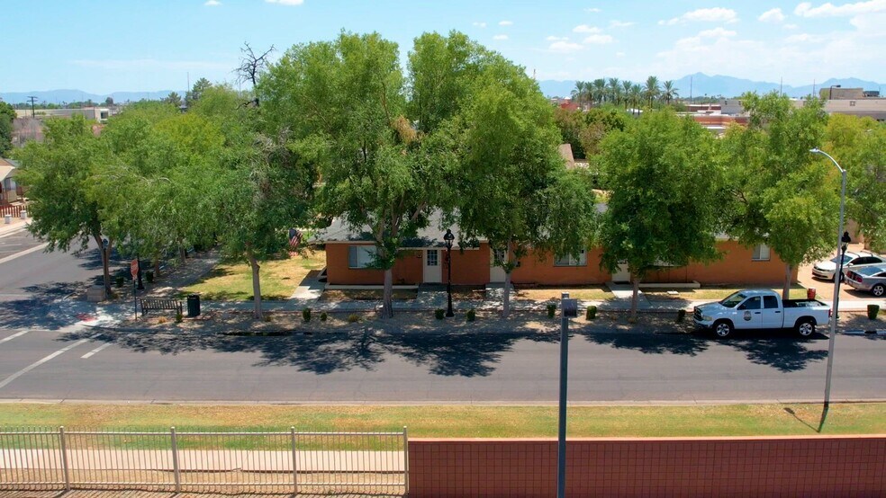 7162 N 57th Ave, Glendale, AZ à vendre - Vidéo sur l’inscription commerciale - Image 2 de 45