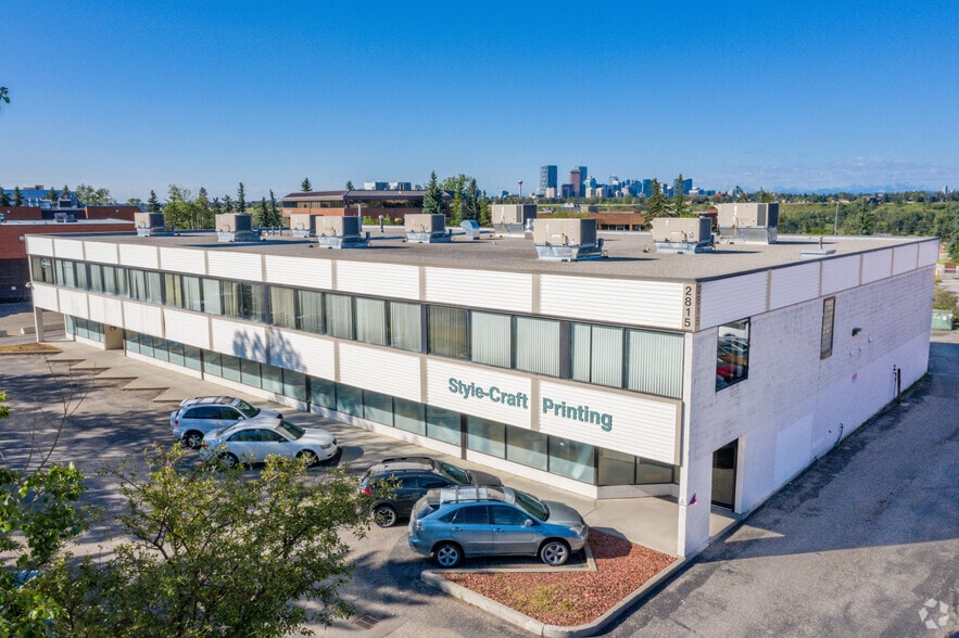 2815 12th St NE, Calgary, AB à vendre - Photo du bâtiment - Image 1 de 8
