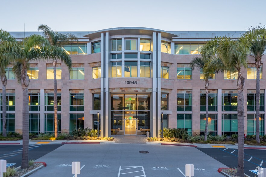 10945 Vista Sorrento Pky, San Diego, CA à louer - Photo du bâtiment - Image 3 de 21