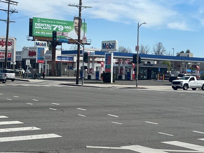 Plus de détails pour 5560 Van Nuys Blvd, Sherman Oaks, CA - Commerce de détail à vendre