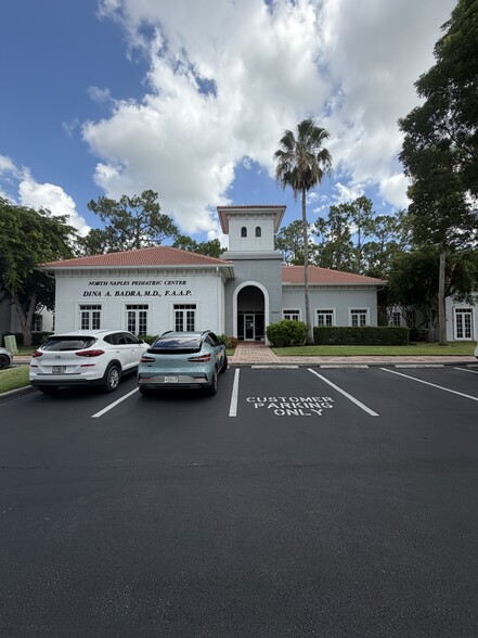 9160 Galleria Ct, Naples, FL for lease - Building Photo - Image 2 of 16