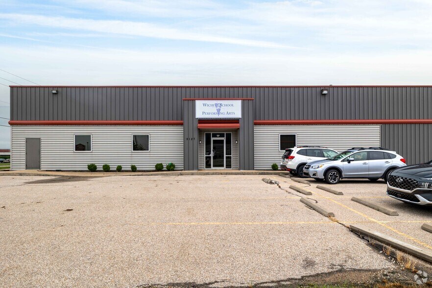 9127 E 37th St, Wichita, KS à louer - Photo du bâtiment - Image 2 de 10