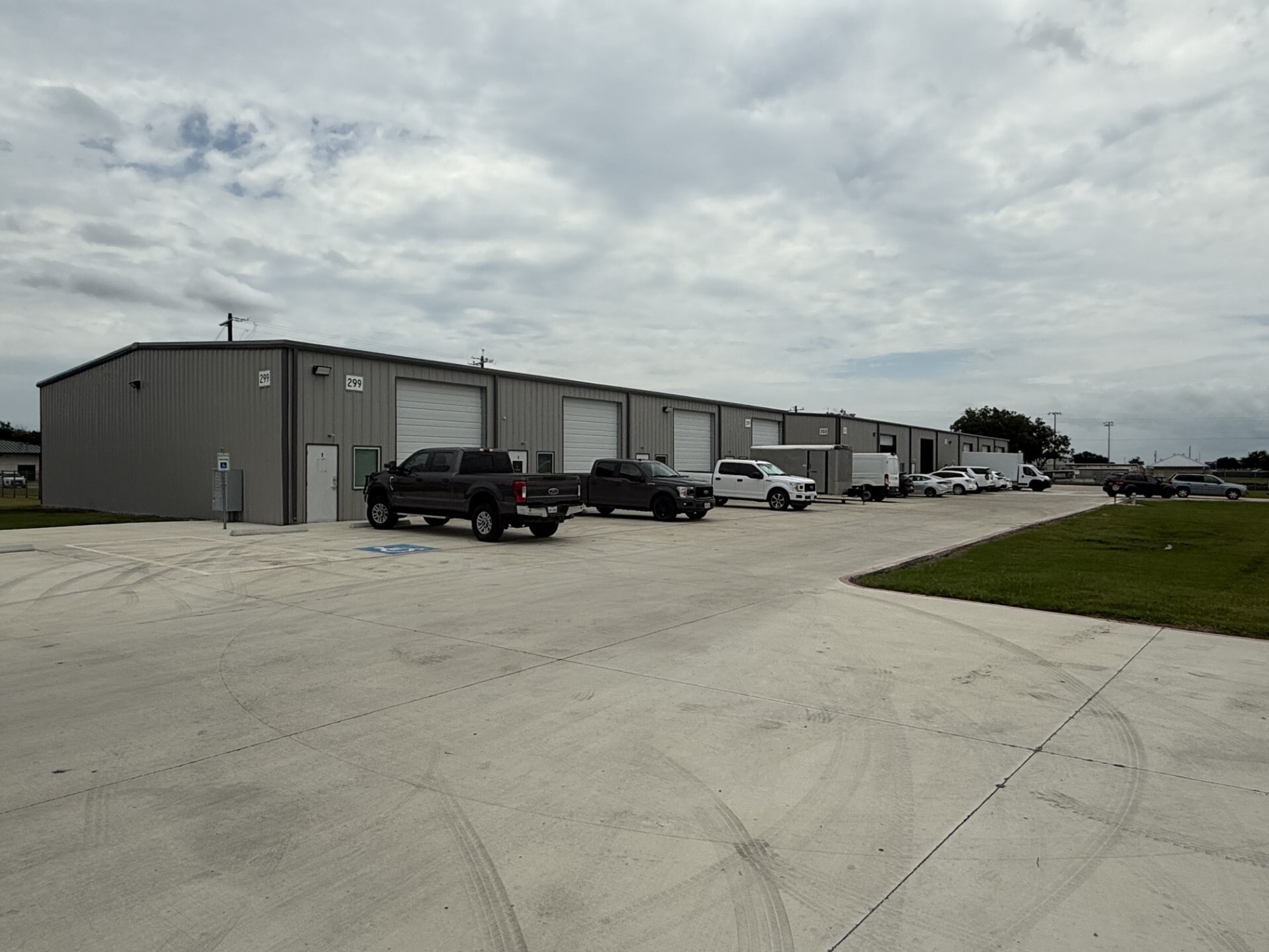 299 Navarro Drive portfolio of 2 properties for sale on LoopNet.ca Building Photo- Image 1 of 19