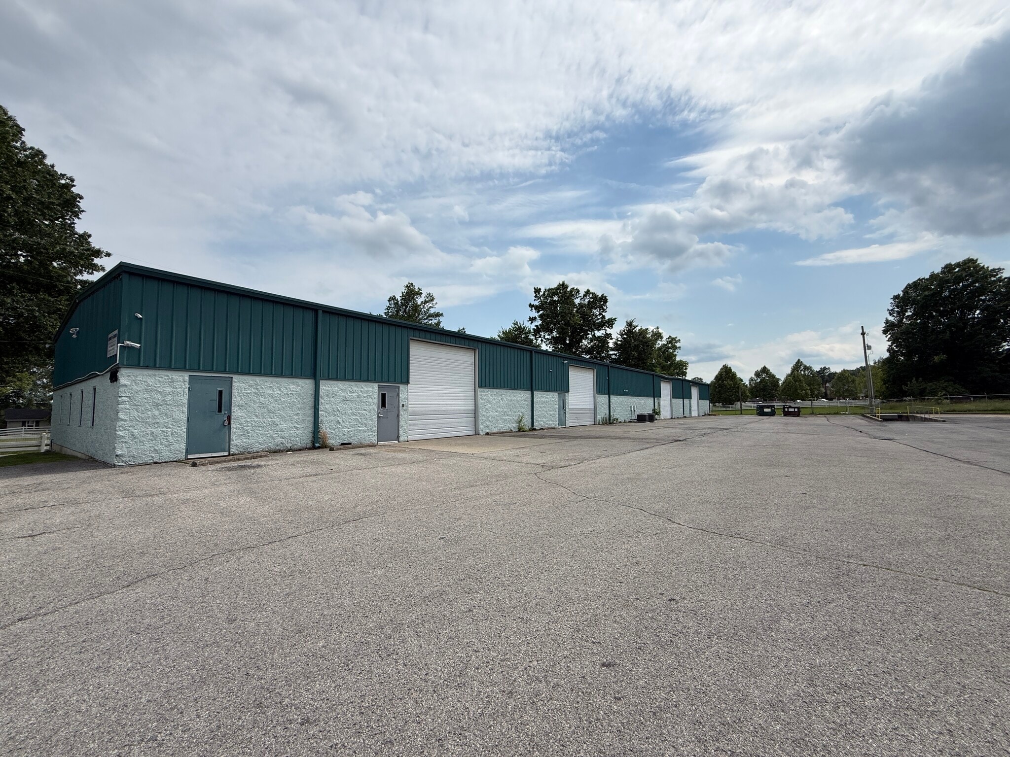 420 Roberts Ave, Louisville, KY for lease Building Photo- Image 1 of 3