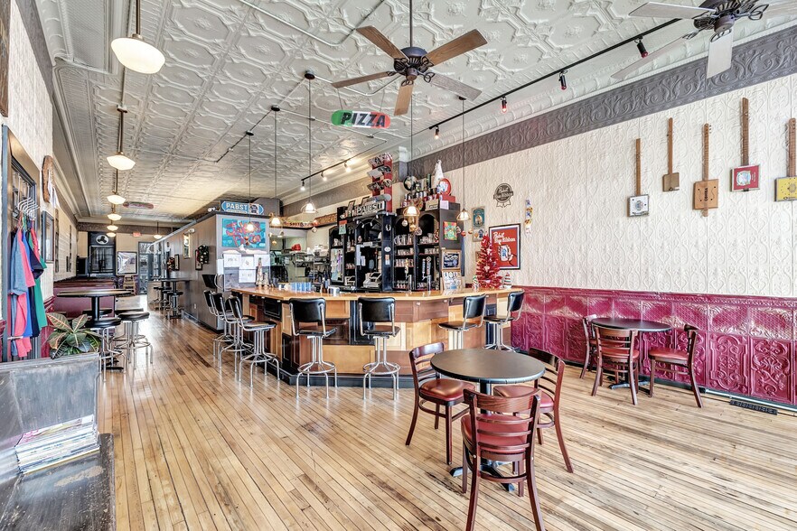 112-114 S Broadway St, Green Bay, WI à vendre - Photo du bâtiment - Image 3 de 34