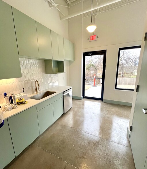 142 5th St, Edmond, OK for lease - Interior Photo - Image 3 of 10