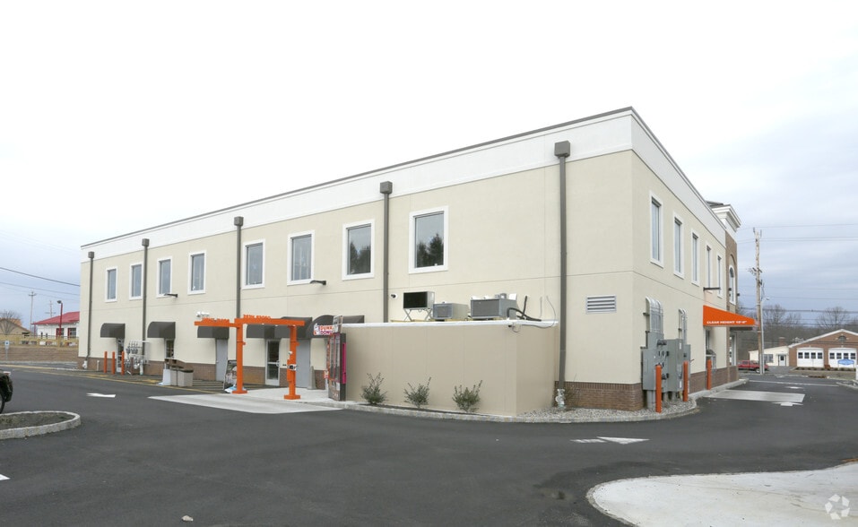 123 State Route 33, Manalapan Township, NJ for lease - Building Photo - Image 3 of 7