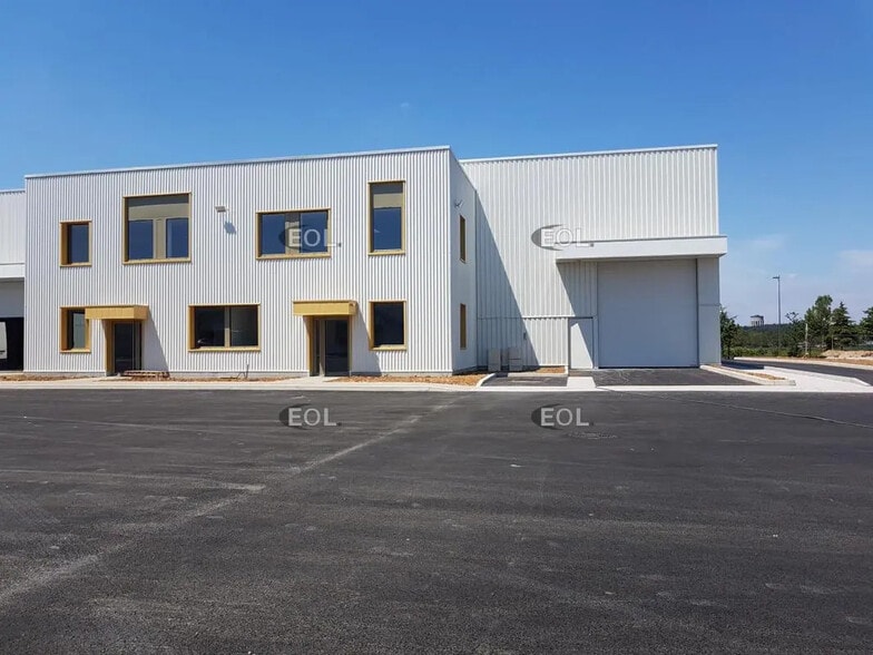 Flex in Saint-Priest for lease - Building Photo - Image 2 of 16