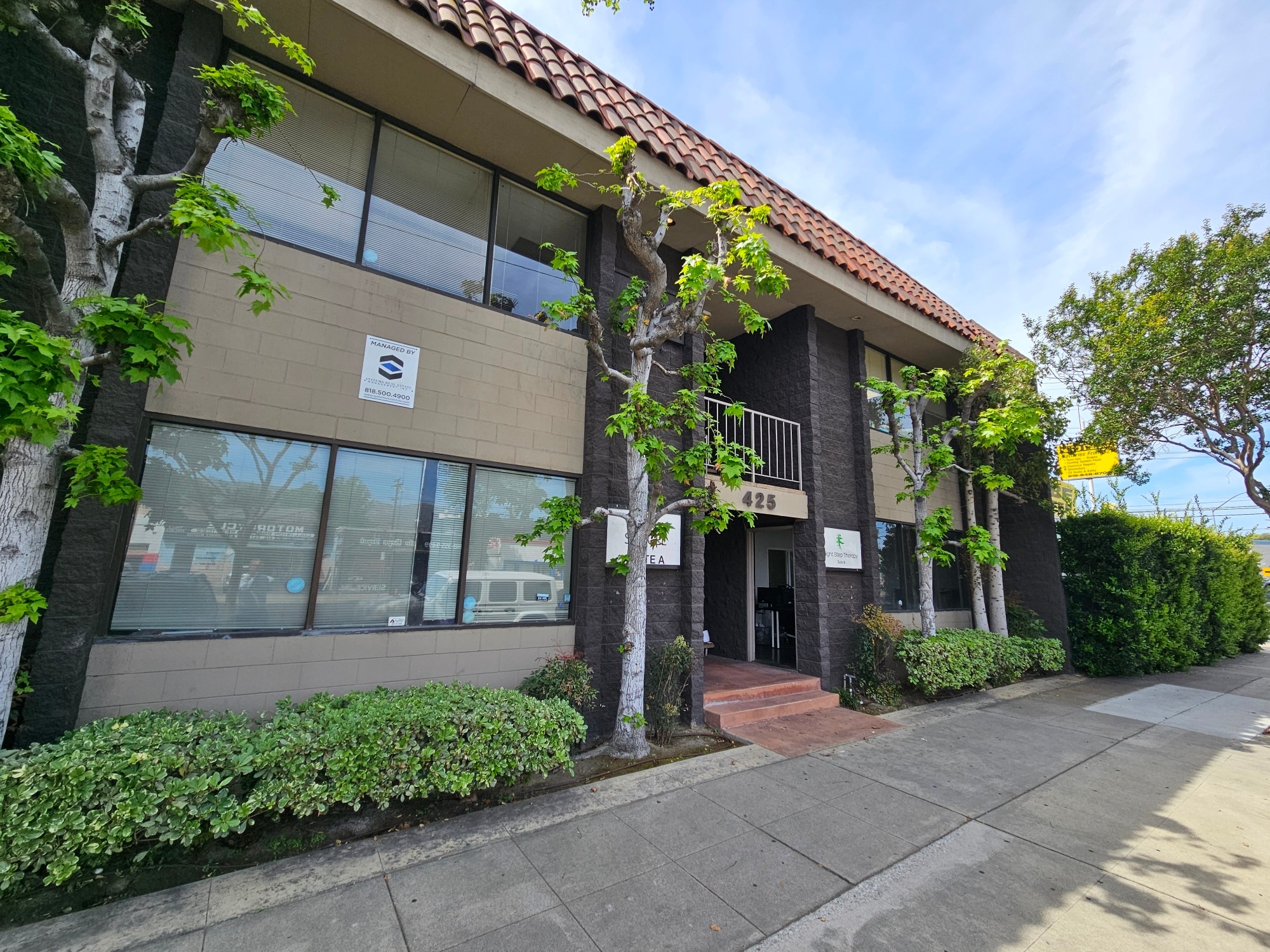 425 S Victory Blvd, Burbank, CA for lease Primary Photo- Image 1 of 4