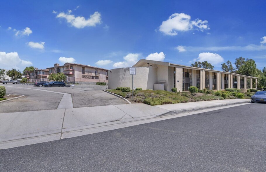 5210 Lewis Rd, Agoura Hills, CA à vendre - Photo du bâtiment - Image 3 de 36