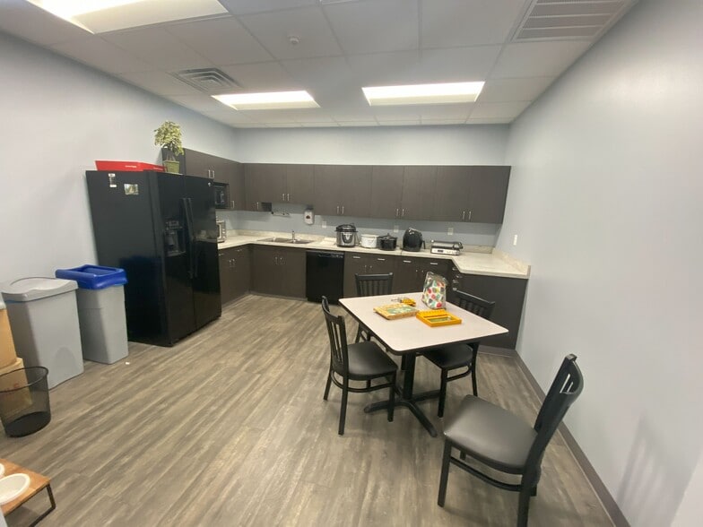 961 Michael Dr, Chesapeake, VA for lease - Interior Photo - Image 3 of 20