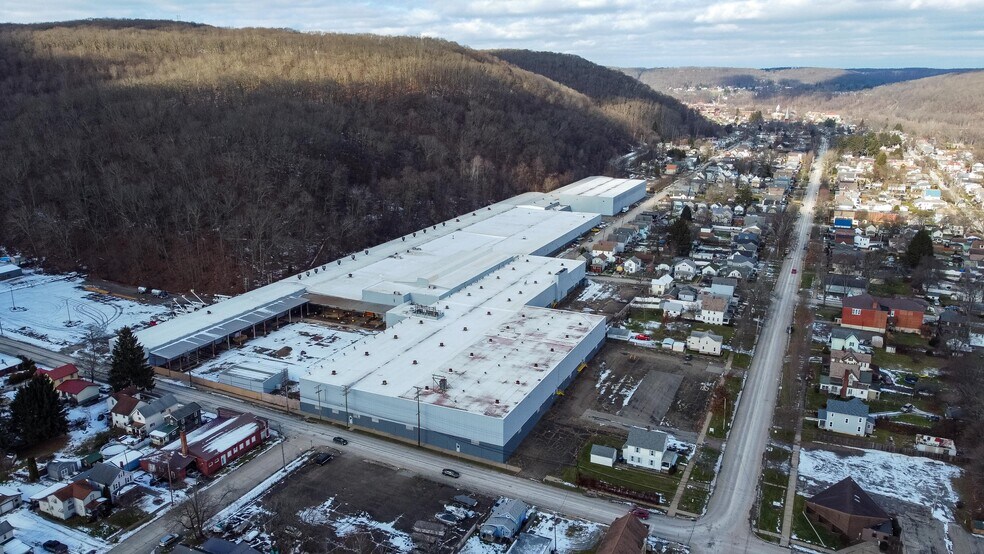 325 Buffalo St, Franklin, PA à louer - Photo du bâtiment - Image 3 de 15