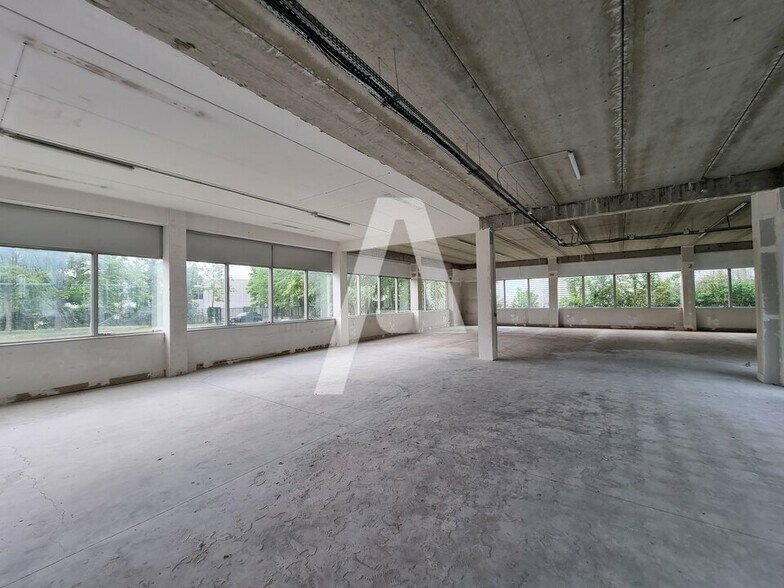 12 Avenue Des Tropiques, Les Ulis à louer - Photo du bâtiment - Image 3 de 7