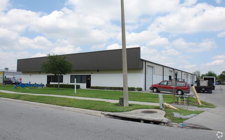 4709 Distribution Ct, Orlando, FL for lease - Building Photo - Image 2 of 6