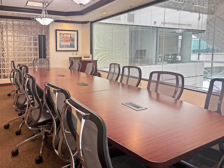 4651 Salisbury Rd, Jacksonville, FL for lease - Interior Photo - Image 3 of 15
