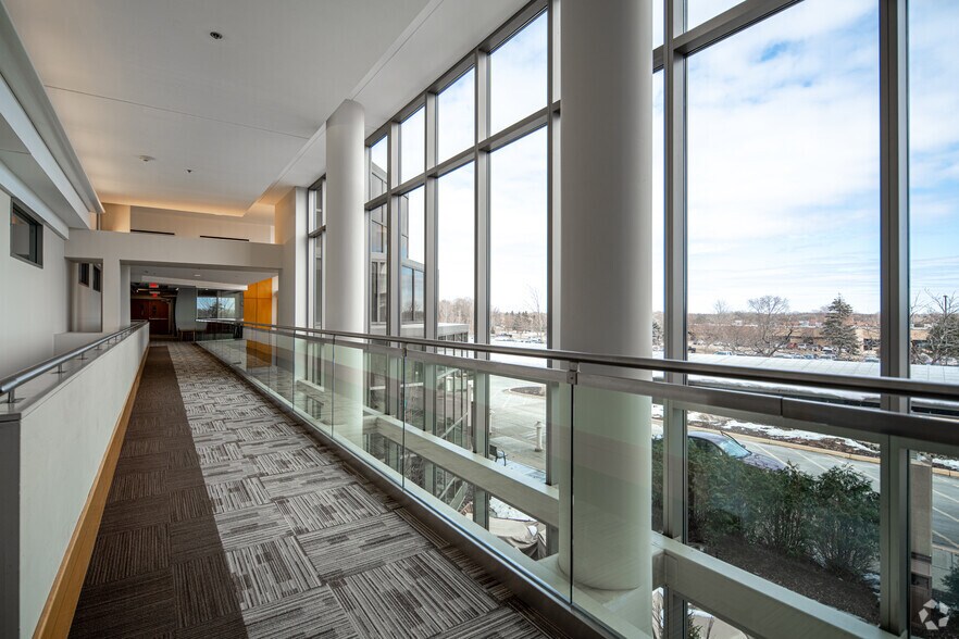 2805 Campus Dr, Plymouth, MN à louer - Photo intérieure - Image 2 de 6